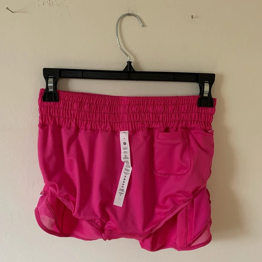 lululemon Hotty Hot HR Lined Short 2.5" Sonic Pink Size 4 New BNWT - Picture 10 of 15